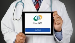 Você é médico e trabalha em mais de um lugar? Você pode ter direito à restituição de INSS