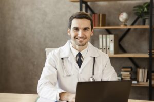 Médico(a) Residente: Saiba se você tem direito ao auxílio-moradia